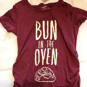 2 Maternity shirts - bun in the oven and black